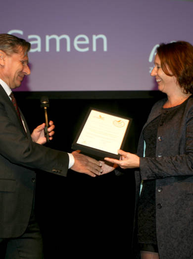 Overhandiging Vlinderkeurmerk Huub Middelkoop en Marja Ho-Dac.JPG